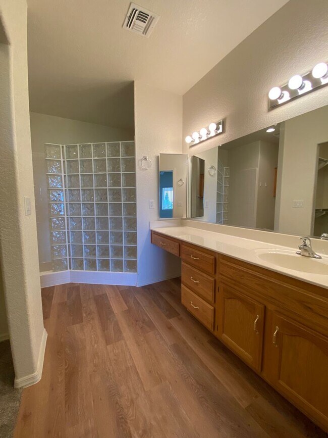 Building Photo - 55+ Condo on Golf Course in Sunland Spring...