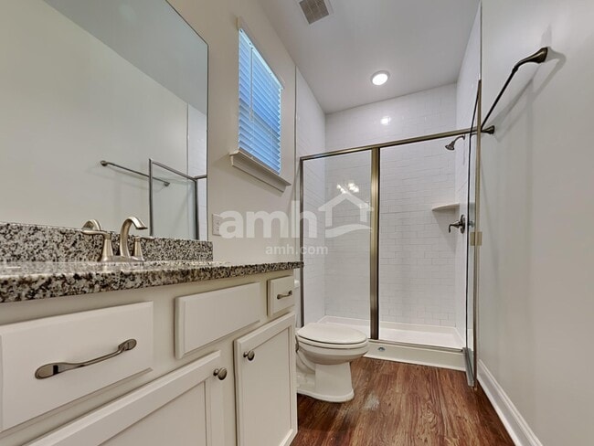 Building Photo - 226 Swan Dr
