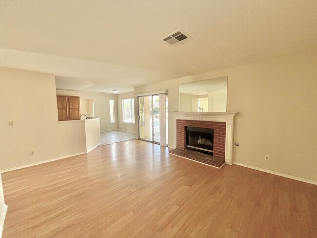 Building Photo - Gorgeous 4 Bedroom Home with Pool & Spa Located in The Lakes