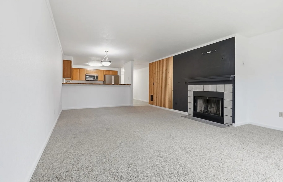 Building Photo - 510 SE 157th Ave