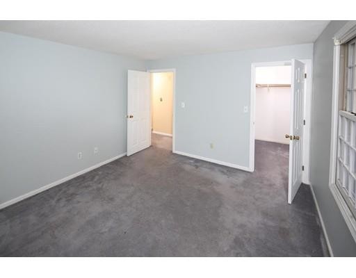 Building Photo - 261 Twin Lakes Dr