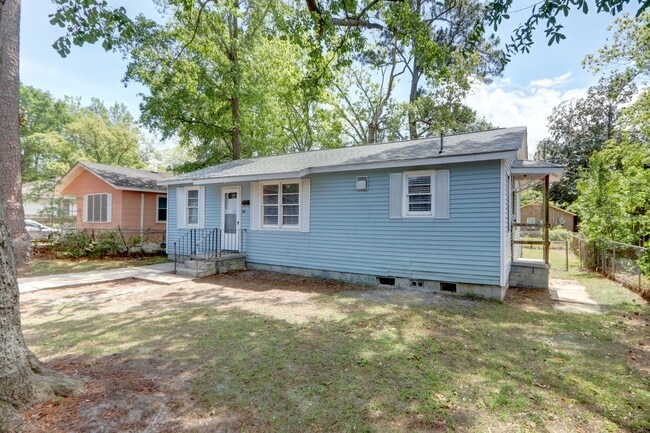 Building Photo - Renovated Three Bedroom House with large yard