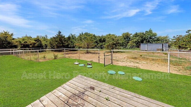 Building Photo - 9904 Risky's Ranch Dr