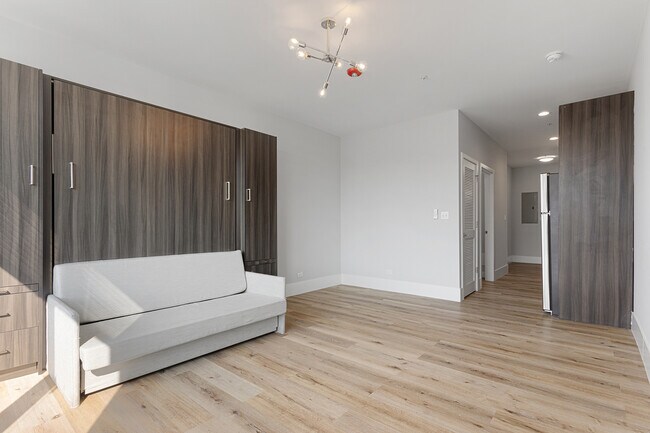 Building Photo - 1531 W Howard St