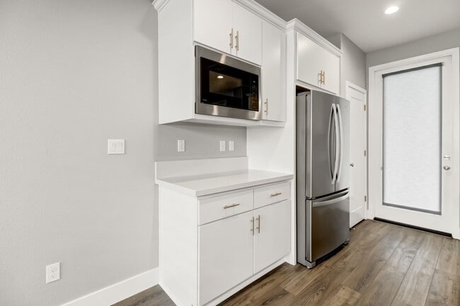 Building Photo - Move-In Special! Beautiful Alkali Flat Ren...