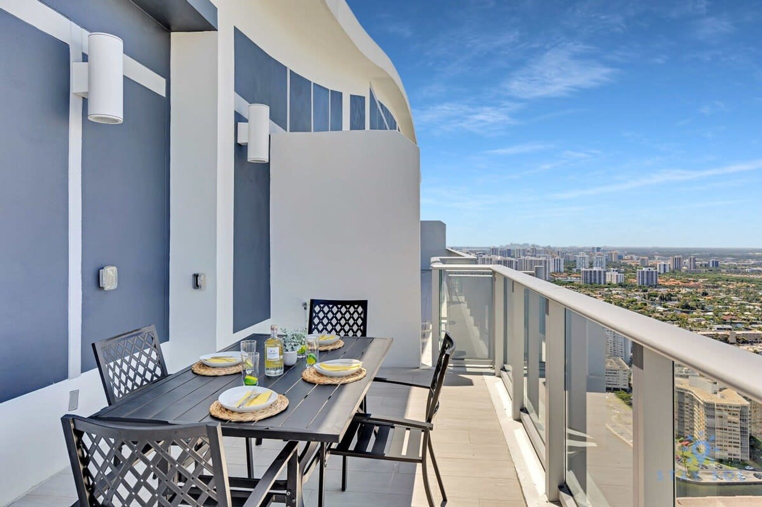 Building Photo - 4010 S Ocean Dr