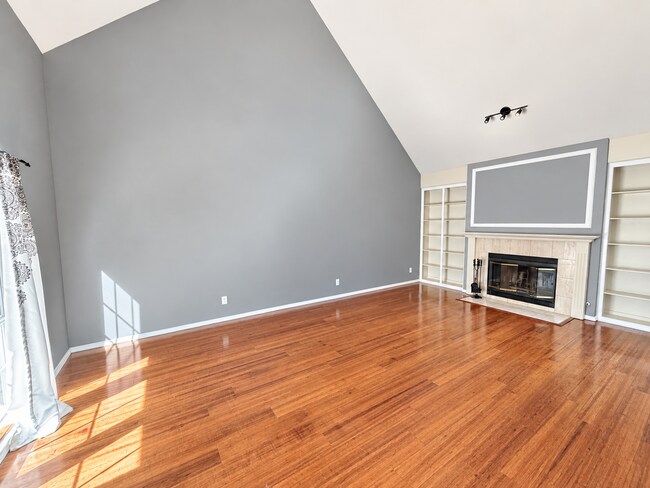 Building Photo - 760 Lake Front Dr