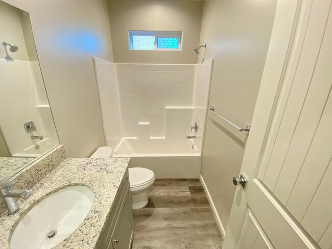 Building Photo - Modern 4-Bedroom Home in Northeast Bakersfield