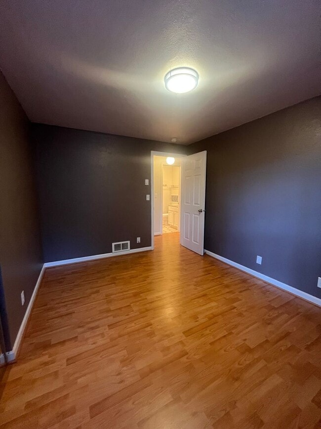 Building Photo - 2-Bedroom 2-Bathroom Condo POOL, HOT TUB and GYM included