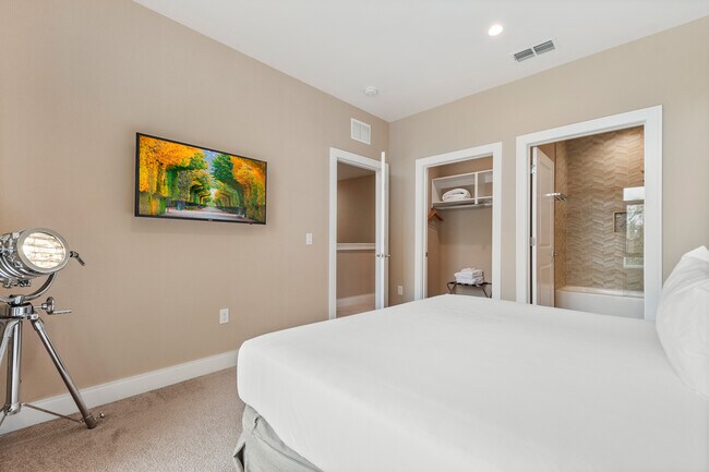 Building Photo - 7530 Brooklyn Dr