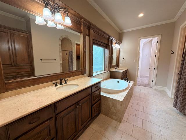 Building Photo - 8116 Canyon Oak Dr