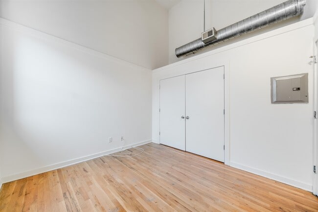 Building Photo - 716 Madison St