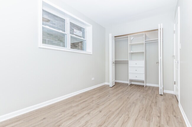 Building Photo - 1343 W 31st St