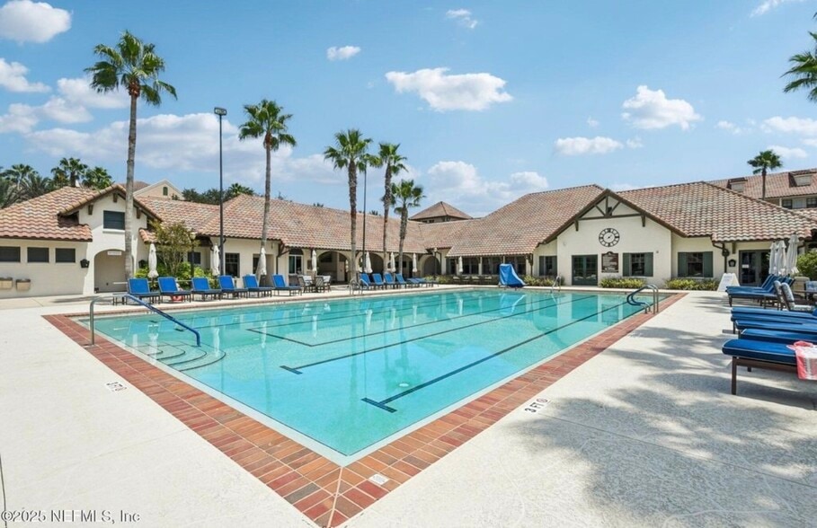 Building Photo - 73 Calle de Paz