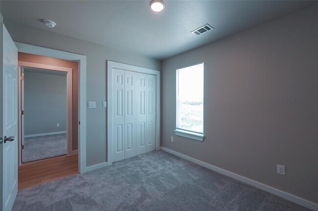 Building Photo - 108 Sandy Oaks Loop