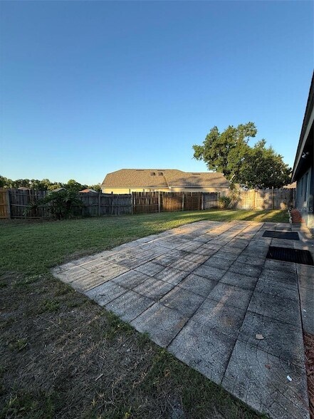 Building Photo - 5841 Dorham Pl