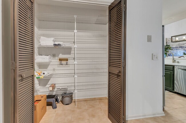 Building Photo - 224 Glenstone Cir