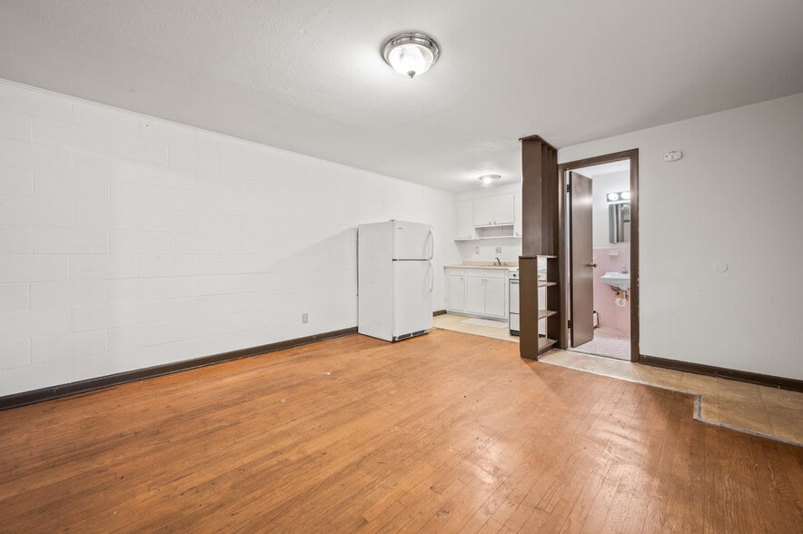 Primary Photo - 60 Church St