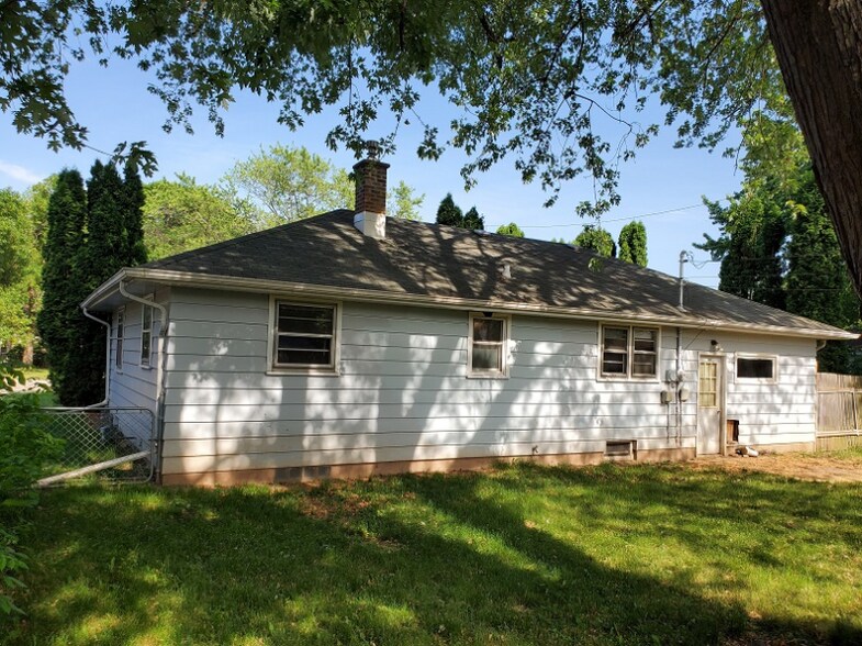 Building Photo - 1163 Higgins Ave