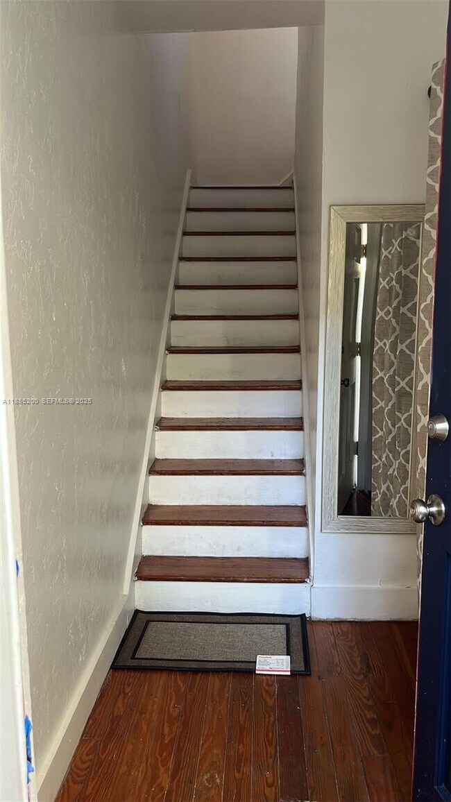 Building Photo - 315 Eucalyptus St