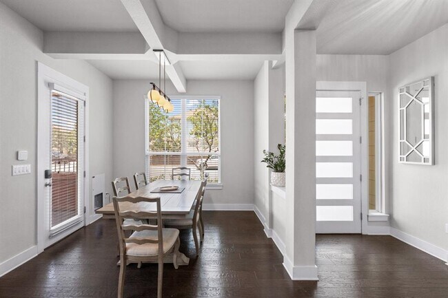 Building Photo - 915 Banyon St