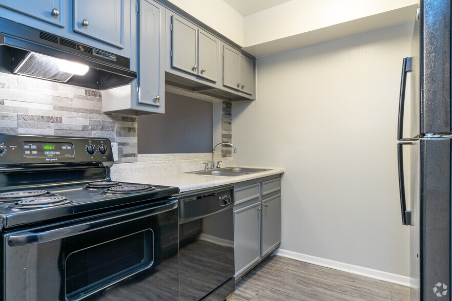 Kitchen - Solano Apartments