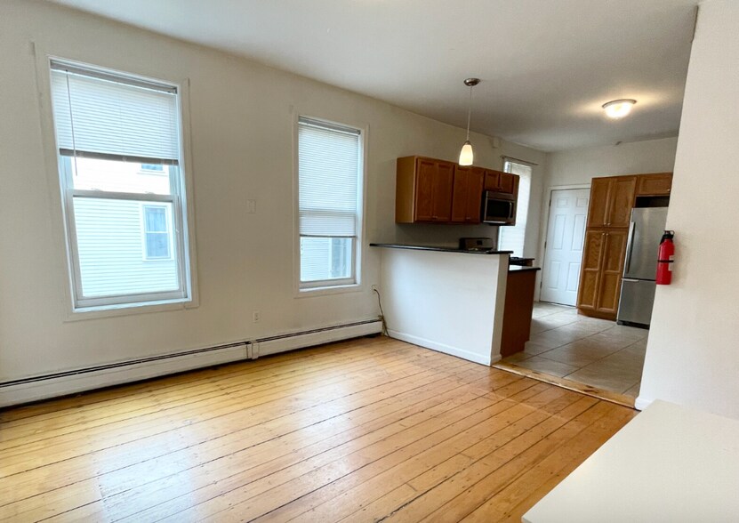 Building Photo - 44 Delle Ave