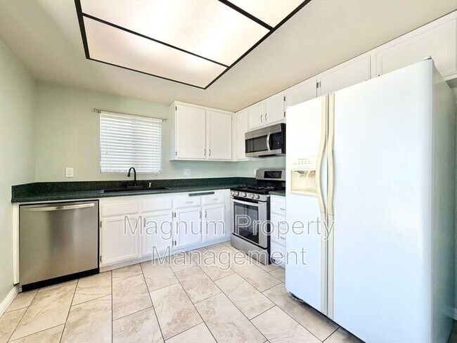 Building Photo - 25268 Shadescale Dr