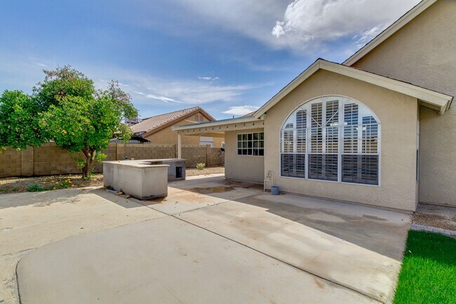 Building Photo - 4314 E Juanita Ave