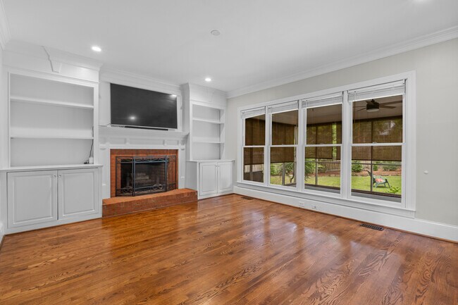 Building Photo - 101 Hollingwood Dr