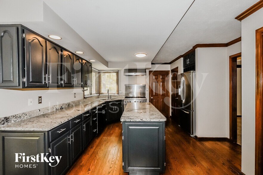 Building Photo - 10387 Courageous Dr