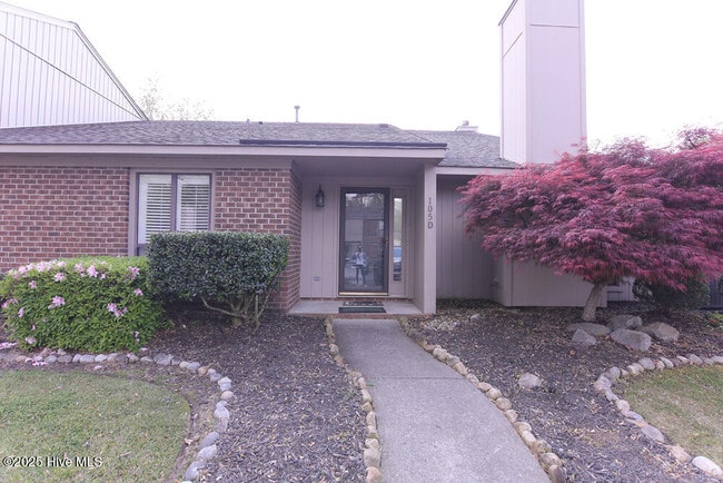 Primary Photo - 105 Sunshine Ln