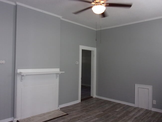 Building Photo - Beautifully Renovated 2 Bedroom 1 1/2 Bath Home