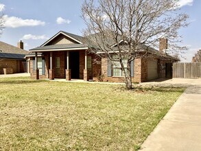 Building Photo - Gorgeous 4/2/2 in Bella Mia Estates! Lubbock-Cooper ISD!