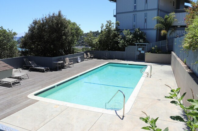Building Photo - 40 Harbor Oak Dr