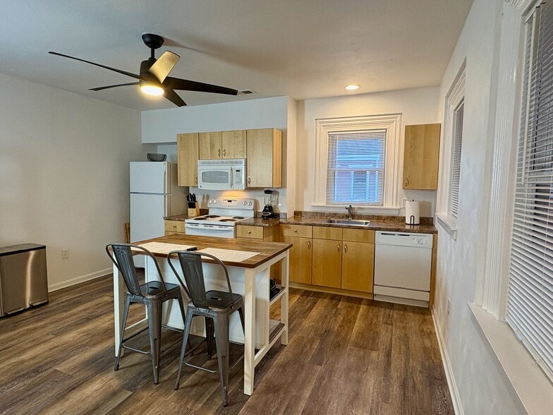 Kitchen - 2202 Sarah St