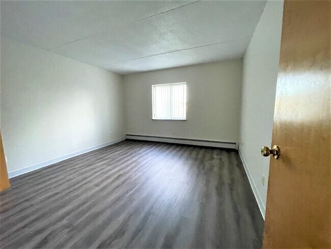 Building Photo - 580 Salem St