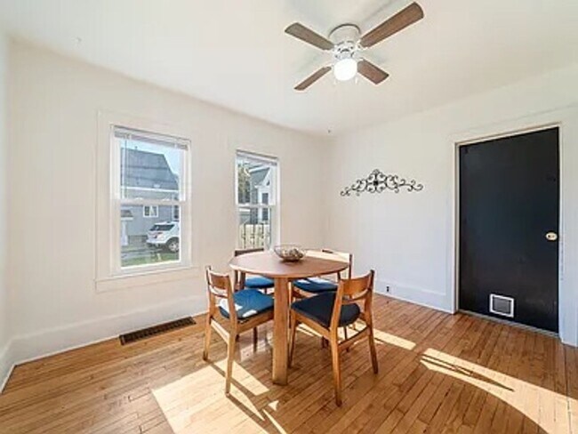 Building Photo - 3 Bed, 1 Bath Single Family Home