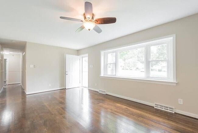 Building Photo - Spacious 4 Bedroom Home in West End Manor – $2,400/mo
