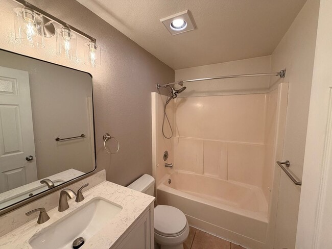 Building Photo - Gorgeous House in a Family-Friendly neighborhood!