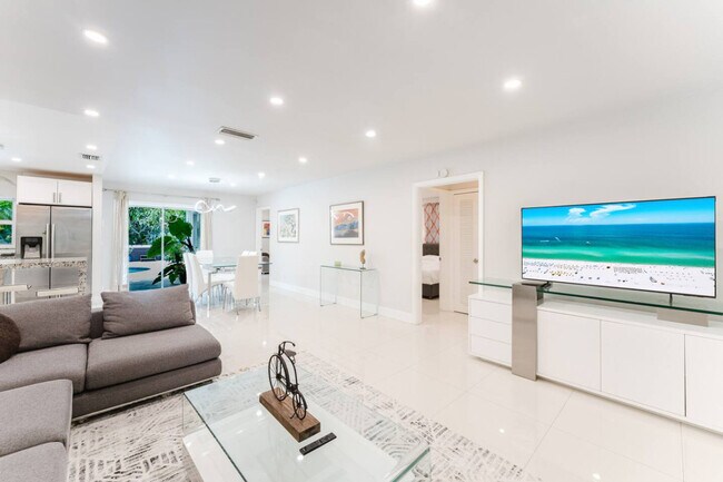 Building Photo - 4017 Monroe St