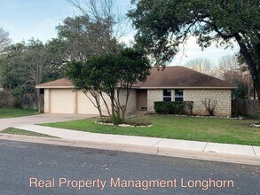 Building Photo - Beautifully Renovated 4/2 One story George...