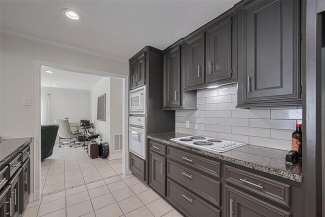 Building Photo - 24 Champions Colony E