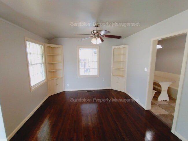 Building Photo - FOR LEASE | Tulsa | $1000 Rent | 2 Bed, 1 ...