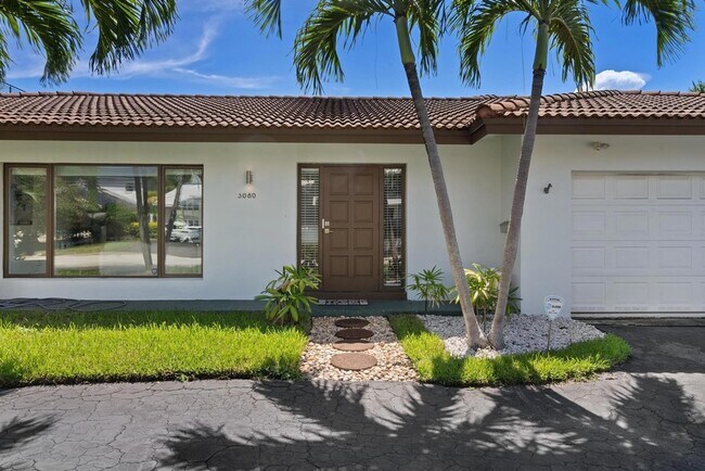 Building Photo - 3080 NE 43rd St