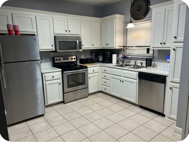 Building Photo - 9455 Pecan Tree Dr