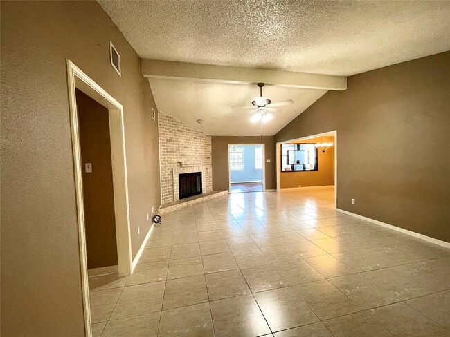 Building Photo - 3034 Mosby Dr