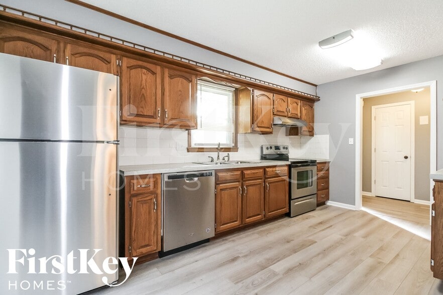 Building Photo - 303 Monroe Ave