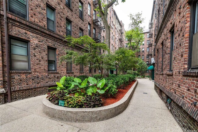 Building Photo - 83-15 116th St