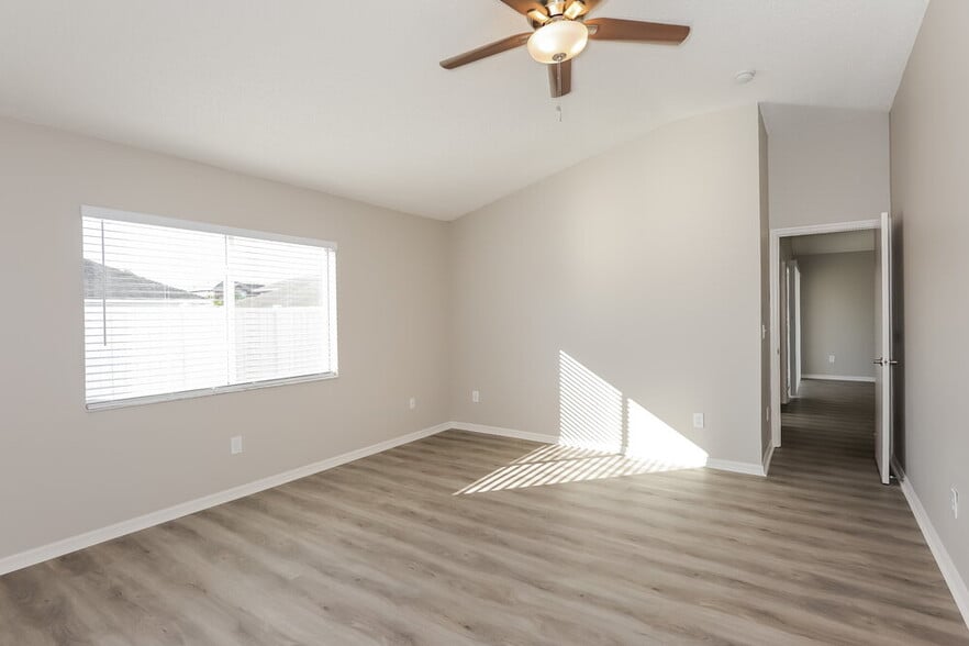 Building Photo - 12620 Longcrest Dr